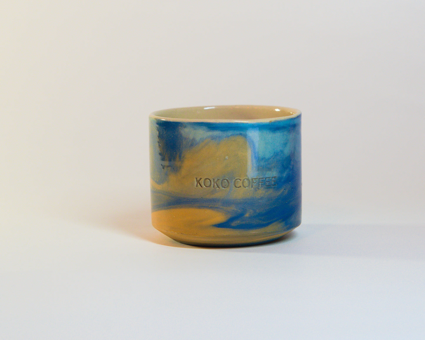 Cappuccino-Tasse Keramik handgefertigt – Engoben Marmorierung